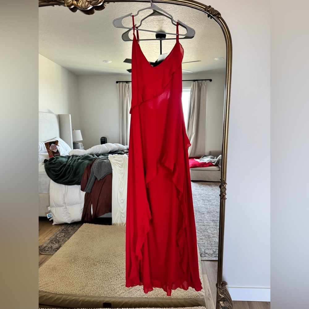 Elegant Red V-Neck Sleeveless Cocktail Gown